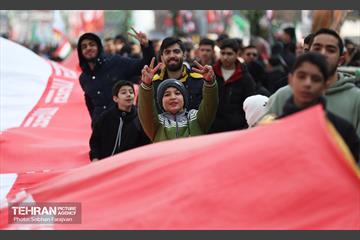 راهپیمایی ۲۲ بهمن در تهران - ۱ 17