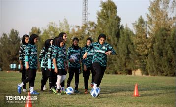 آکادمی فوتبال بانوان 16