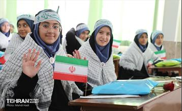 آیین نواختن زنگ بازگشایی دبیرستان دخترانه میثاق 1