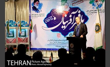 تجلیل از خانواده پنج شهید انقلاب اسلامی 4