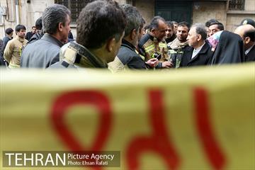 بازدید شهردار تهران از محل آتش‌سوزی ساختمان برق حرارتی وزارت نیرو  13
