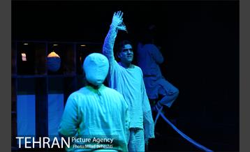 نمایش در انتظار ماهی سیا متوسط 2