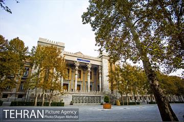 پاییز میدان مشق (سر در باغ ملی) 2