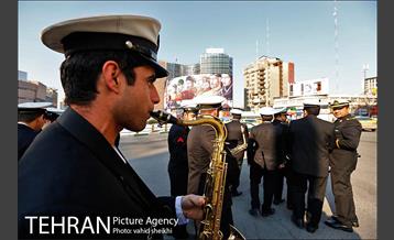 اجرای گروه موزیک به مناسبت سالگرد ورود امام خمینی (ره) 12