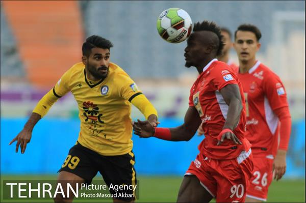 دیدار تیم‌های فوتبال پرسپولیس - پارس جنوبی 9