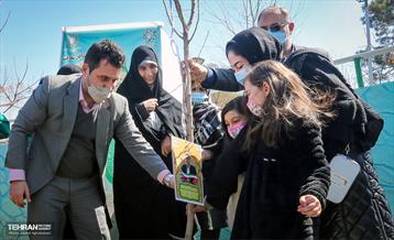 گرامیداشت سرو قامتان شهید سلامت در منطقه ۸