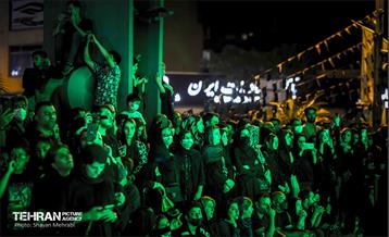 عزاداری شب عاشورا در میدان منیریه  26