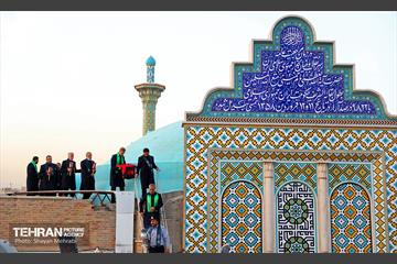 اهتزاز پرچم حرم سیدالشهدا(ع) بر فراز گنبد حرم عبدالعظیم حسنی(ع) 26