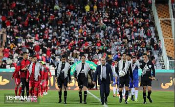 دیدار تیم های فوتبال پرسپولیس تهران و صنعت نفت آبادان 3