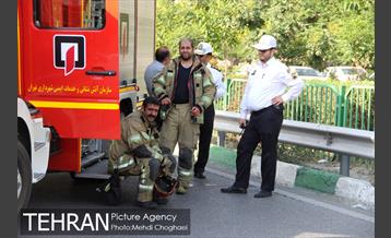 انجام عملیات ترمیم و بازسازی نشست زمین بزرگراه صیاد شیرازی 8