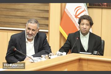 نشست صمیمانه شهردار تهران با جمعی از شعرا 36