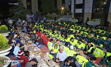 ضیافت یک هزار نفری افطار شهرداری منطقه ۵