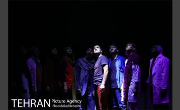 نمایش سفر به بی نهایت دور‎ 30