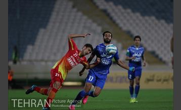دیدار تیم های فوتبال استقلال و فولاد خوزستان