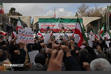 تشییع پیکر ۱۰۰ شهید مردمی و مدافع امنیت در تهران - 1 39