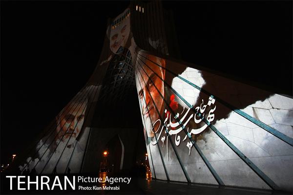 تصاویر سردار شهید قاسم سلیمانی بر دیوار برج آزادی 26