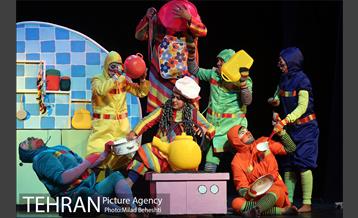 نمایش پاهای خانم هزارپا‎ 16