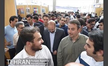 بازدید شهردار تهران از نمایشگاه کتاب در مجموعه شهر آفتاب 13