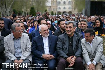 حضور شهردار تهران در جشن نوروزی میدان مشق 12