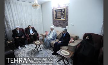 حضور شهردار تهران در منزل شهیدان مقدم 3