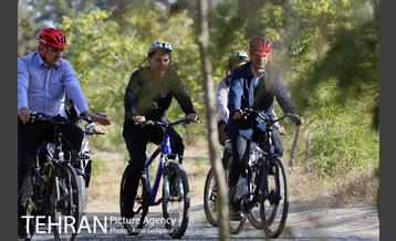 بازدید پیروز حناچی شهردار تهران از بوستان جنگلی چیتگر تا دریاچه شهدای خلیج فارس 5