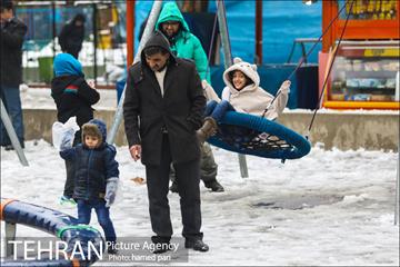 روز برفی تهران در پارک شهر 25