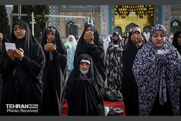 اقامه نماز عید فطر در امامزادگان پنج تن لویزان  13