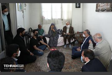 دیدار شهردار تهران با نخبگان و خانواده های شهدای منطقه 14