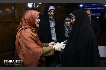 جلسه هم‌اندیشی رییس نهاد پایش طرح های توسعه شهری با جمعی از بانوان 5