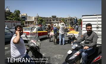 عملیات اطفا حریق در میدان حسن آباد 22