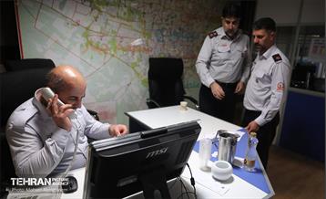 بازدید شهردار تهران از ستاد فرماندهی عملیات آتش نشانی 32