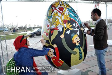 جشنواره تخم مرغ رنگی در میدان آزادی 9