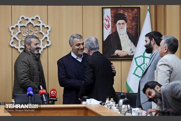 نشست هم‌اندیشی هیئت رئیسه اتاق اصناف تهران، روسای اتحادیه‌های صنفی تهران و هیئت امناء بازار تهران با شهردار تهران 63