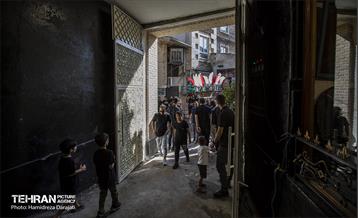 بیش از ۴۰ سال است که استفاده از نخل در بیشتر تکایای تهران برچیده شده است. حتی در بسیاری از تکیه ها نخل وجود خارجی ندارد.