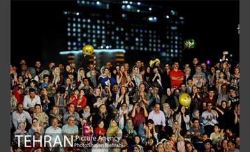 ویژه برنامه شب فیروزه ای در دریاچه شهدای خلیج فارس 7