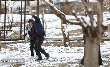 روز برفی در آبشار تهران 13