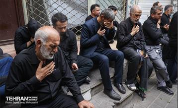 عزاداری روز عاشورا به نیابت از رهبر شهید انقلاب 16
