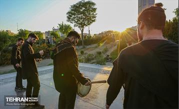 کاروان سنج و دمام زنی با حضور خادمین حرم مطهر رضوی