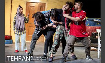 نمایش «هجده سالگی» 8