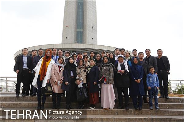بازدید مهمانان خارجی سی و دومین نمایشگاه بین المللی کتاب تهران از برج میلاد  1