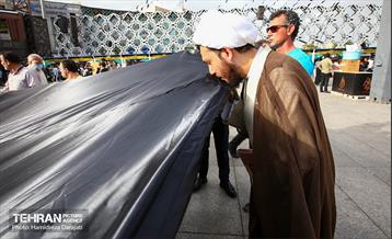 اهتزاز اَبَر پرچم متبرک ابا عبدالله حسین(ع) 1