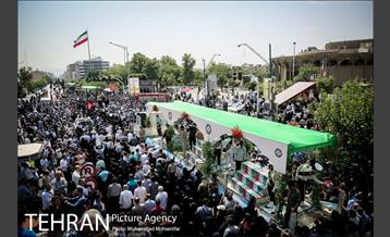 مراسم تشییع پیکرهای مطهر ۱۵۰ شهید تازه‌ تفحص‌ شده دفاع مقدس  - ۲ 12