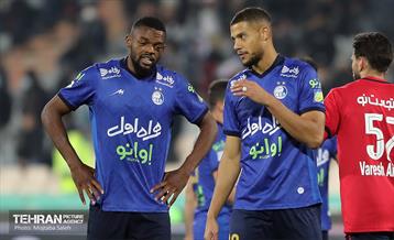 دیدار تیم‌های فوتبال استقلال و نساجی مازندران 18