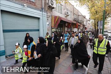 پاکسازی خیابان ولیعصر به مناسبت روز جهانی داوطلب 5