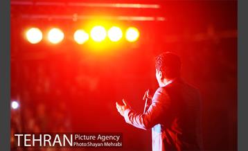 ویژه برنامه شب فیروزه ای در دریاچه شهدای خلیج فارس 15