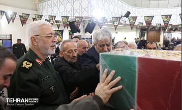 تشییع پیکر شهدای مدافع حرم در منطقه ۵ 21