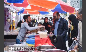 آیین گلاب­گیری «زیارت گل» 18