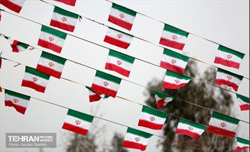 پرچم افتخار در ایام الله دهه فجر ۱۴۰۰ منطقه ۵