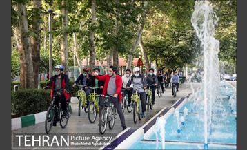 پویش سه شنبه های بدون خودرو در منطقه 8