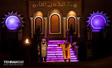 نمایش «تنهاتر از مسیح» 34